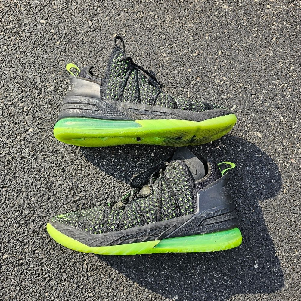 Nike LeBron James XVIII 18 Dunkman Black Electric Green Mens Size 11